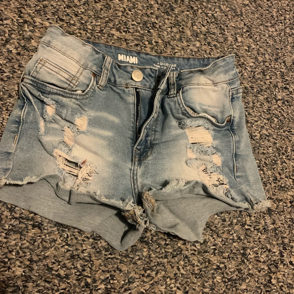 Miami denim shorts, ripped and high waisted!